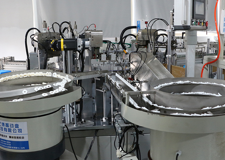 How does mist spray automatic assembly machine handle quality control to ensure consistent mist spray bottle assembly?